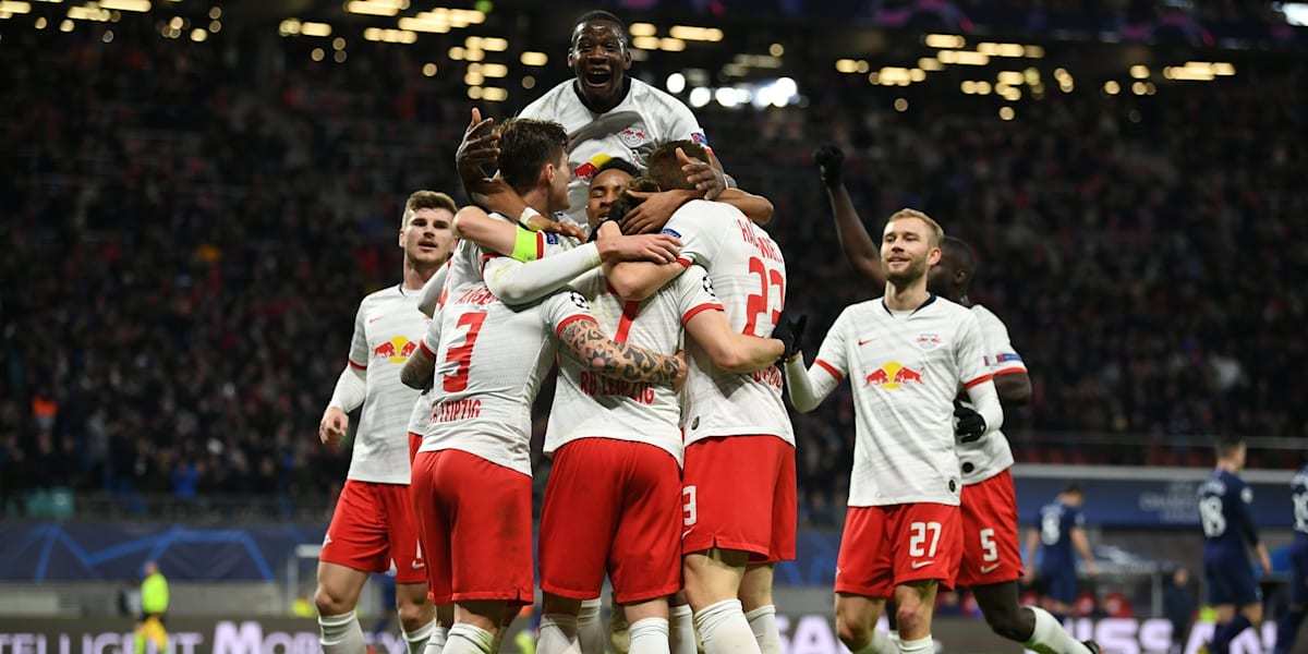 开云体育入口-上海申花训练开放日，关键时刻豪取连胜引欢呼，德国杯在即，阵容厚度经受考验(上海申花今天新闻)